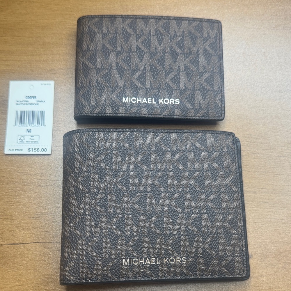 Michael Kors Signature Brown Billfold W/ Passcase